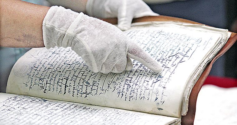 Digitalización de Documentos con Escritura Colonial: Desafíos Únicos del Patrimonio Histórico Peruano